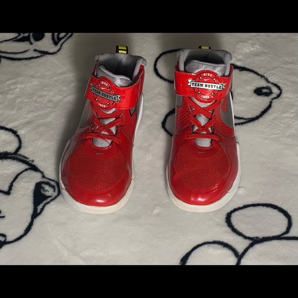Nike Team Hustle D 9 Auto PS Boys Shoes